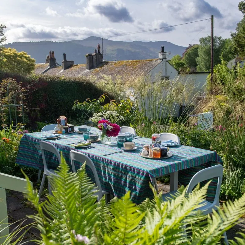 Dining outside in The Lakes