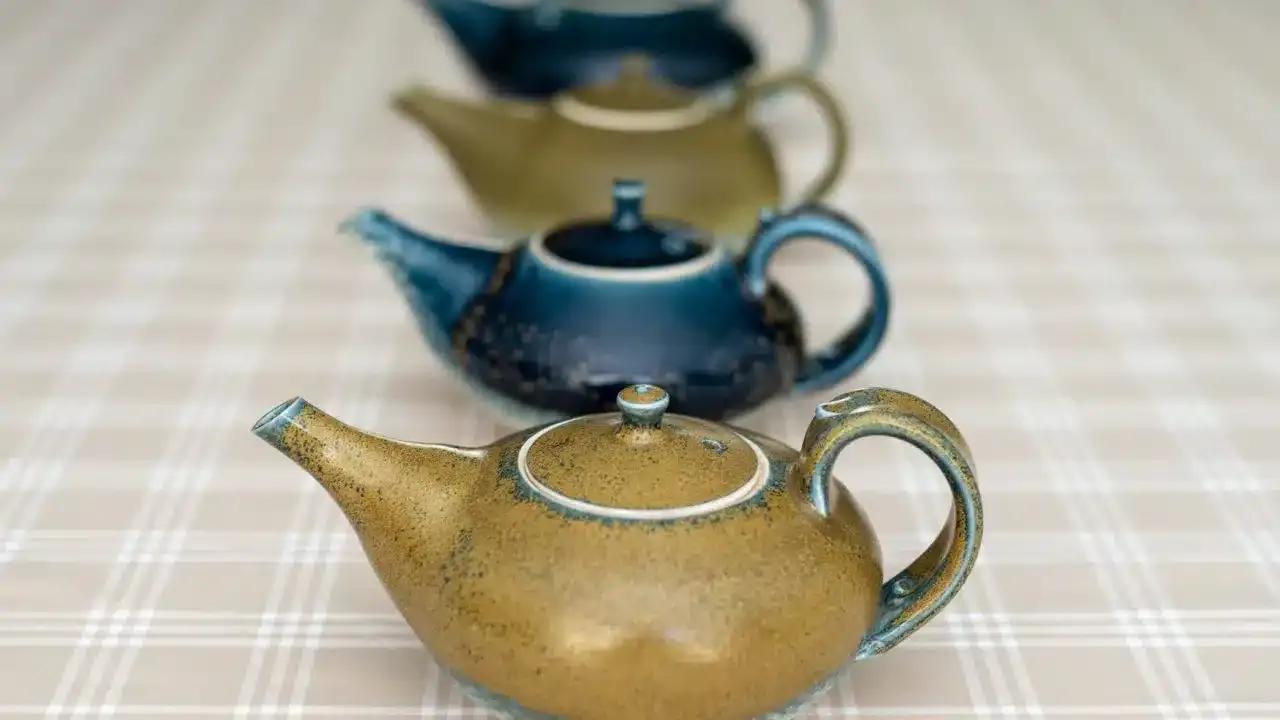 Teapots by Stuart Broadhurst